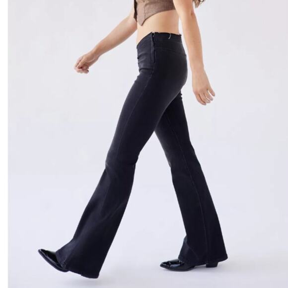 Urban Outfitters BDG Ruched Dip Waist V Flare Jeans in Washed Black - Picture 2 of 12